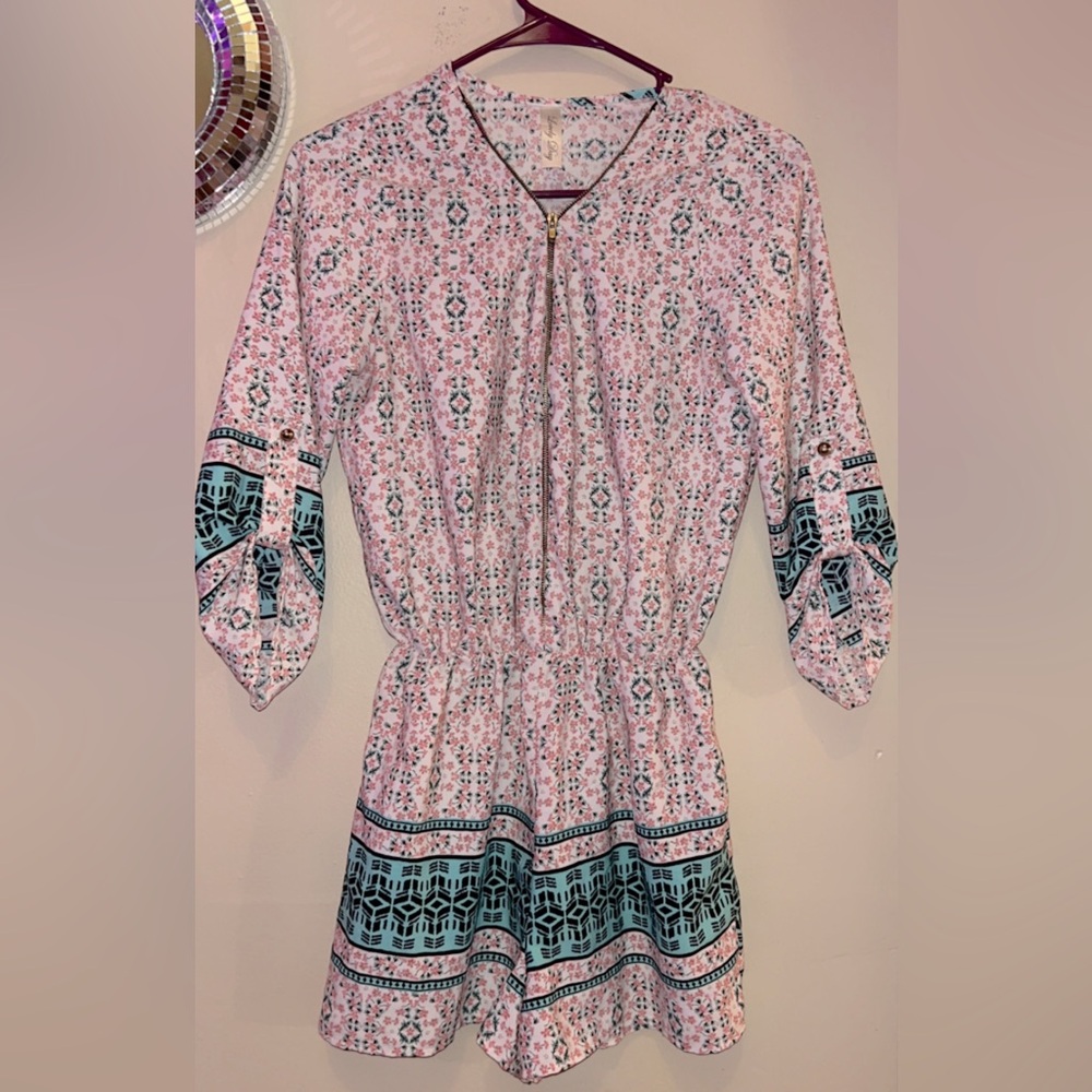 Lovely day Women’s Small White Pink Teal Romper Zip Front Flowers